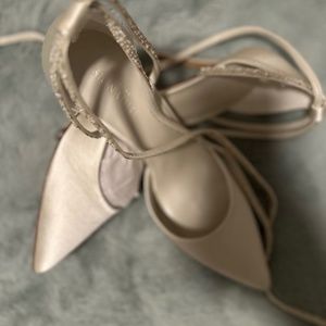 Wedding/evening shoes 3.5 inches. New, wrap rhinestones straps.